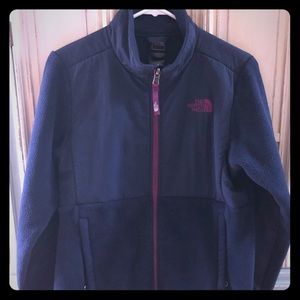 The NorthFace girls jacket (L)